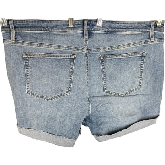 Candace Cameron Bure Denim Jean Shorts 20W Light Wash Rolled Hem Stretch NWT - Picture 5 of 11